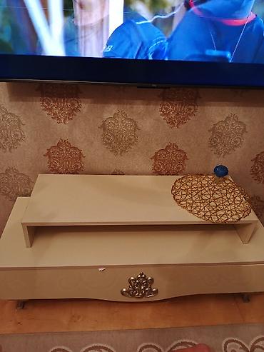 tv alti: Yeni, Düz TV altlığı, Polkalı — 1