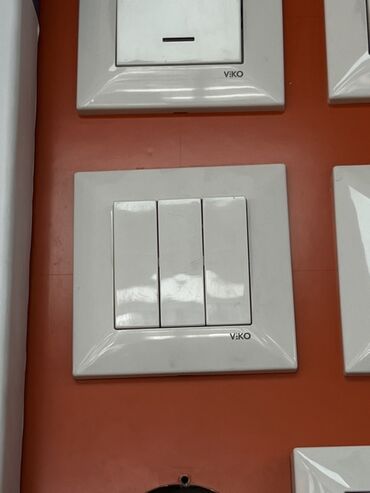 меняю на 07: Трёхклавишный выключатель VIKO (встраиваемый). - Тип: механический