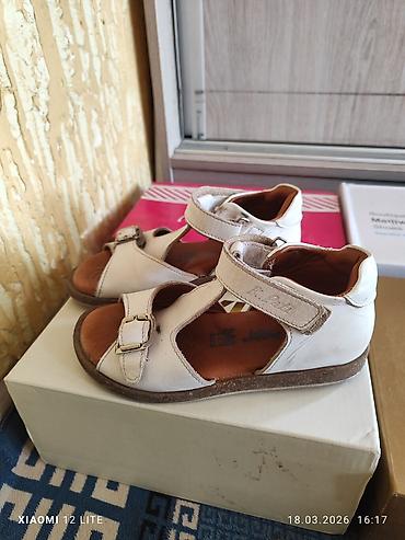 Другие детские вещи: Детская обувь набором. В комплекте: - Пара зимних дутиков/сапожек — 4