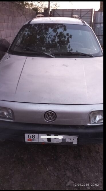 Volkswagen Passat: 1989 г., 1.8 л, Бензин, Универсал