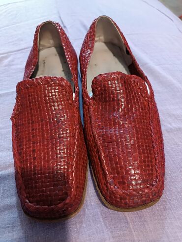 черные кожаные туфли с красной подошвой: Туфли 40, цвет - Красный