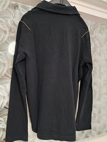 uniqlo majice: Muška duks sa kragnom i kratkim rajsferšlusom na izrezu. Crne je boje — 2