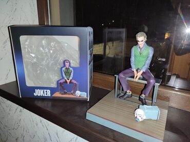 Велосипеды: Joker kolleksiya fiquru – stolüstü diorama - Mövzu: Joker oturmuş