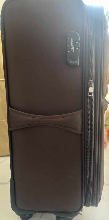 Чемоданы: 1 чемодан 45/80-2500 сом состояние отличное 2 чемодан-рюкзак 35/70 — 10