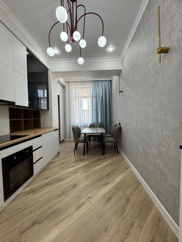 срочно продаётся 1 комнатная квартира в районе ошского рынка: 2 бөлмө, 60 кв. м, Элитка, 12 кабат, Дизайнердик ремонт