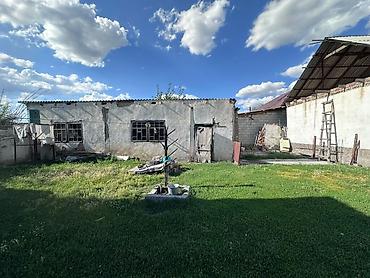 Продажа времянок: 5 БӨЛМӨЛҮҮ ҮЙ САТЫЛАТ 32 соток жер аянты Участок размери 140×23 Баасы — 22