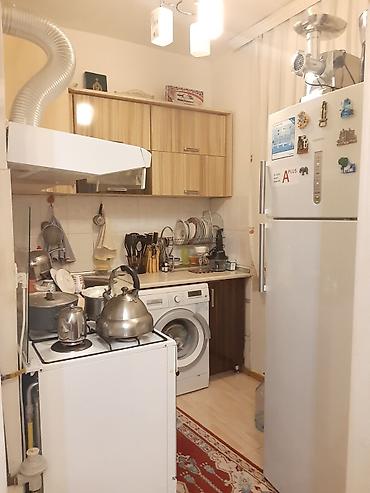 Daşınmaz əmlak: Bakı, 4-cü mikrorayon, 2 otaqlı, Köhnə tikili, m. Memar Əcəmi, 65 kv. m — 10