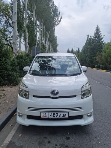 авто с армении: Toyota Voxy: 2008 г., 2 л, Бензин, Минивэн