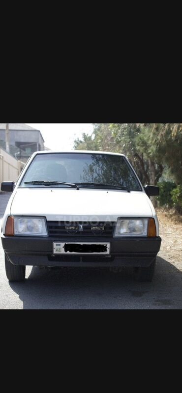 çeşqa maşını: LADA Samara (VAZ 2109) – ağ rəngli, 5 qapılı hetçbek. Texniki
