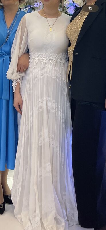 свадебное платье 38 размер: Турецкое платье 
Для Кыз узатуу 
1 выход 
Размер м
Покупала за 10000