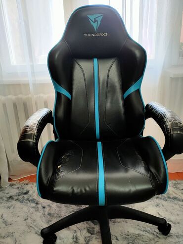 игровой кресло: Комплект офисной мебели, Кресло, цвет - Черный, Б/у