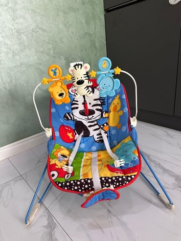 uşaq kresloları: Fisher-Price brendinin uşaq yelləncək kreslosu rəngarəng zebra naxışlı