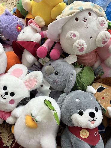 Игрушки: Мягкие игрушки — набор Описание: - Плюшевый котик-бродячка с багетом — 56