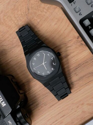 fossil часы: Шок цена😱Черные кварцевые часы с водонепроницаемым корпусом. Оснащены