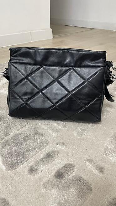 Классические сумки: Продаются сумки женские разные. При покупке 2х сумок 1 на выбор отдам — 3