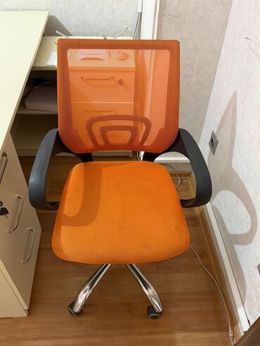 Ofis dəst mebeli: Mebel dəsti - Dar, hündür dolab: bir qapılı, korpus ağ, ön panel — 7