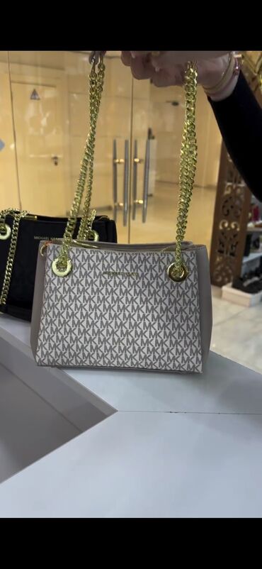 Çiyin çantası, Michael Kors, İşlənmiş