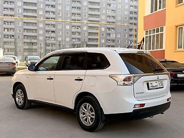 Mitsubishi: Mitsubishi Outlander – ağ rəngli, şəhər və uzun yol üçün rahat və — 11