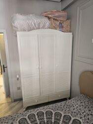 setqa qapılar: Распашной, 3 двери Прямой шкаф, Гардеробный шкаф