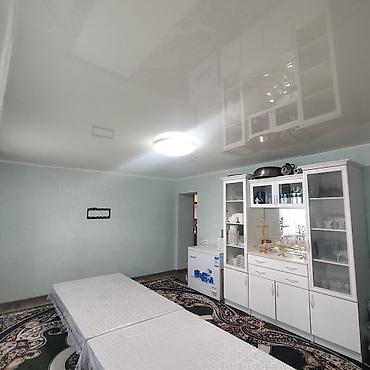 Продажа коттеджей и домов: 🔥 ҮЙ + ДАЯР БИЗНЕС САТЫЛАТ! 📍 Нарын, центр (Торобаев 14) 🏠 4 бөлмө — 1