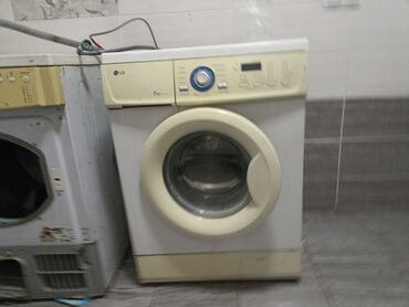 шланг для стиральной машины: Стиральная машина LG, Б/у, Автомат, До 5 кг, Полноразмерная