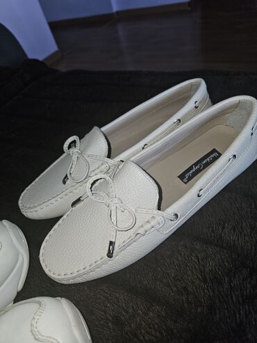 оригинал adidas: Продаю обувь балетки новые кожанные 38 размер 1500 сом. GEOX 37