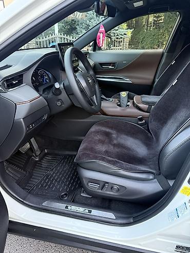 меняю титан: Toyota Venza: 2021 г., 2.5 л, Гибрид, Кроссовер — 9