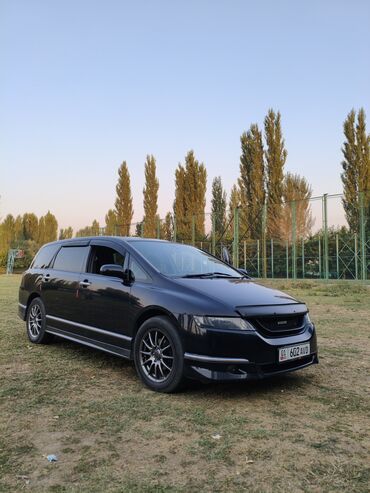 юбка хонда одиссей: Черный минивэн Honda Odyssey, припаркованный на травянистой
