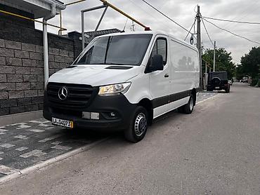 sprinter 2 2: Грузовой фургон Mercedes-Benz Sprinter белого цвета. Средний низкий — 4