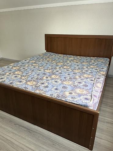 Кровати: Двуспальная кровать с высоким изголовьем - Размер спального места — 2