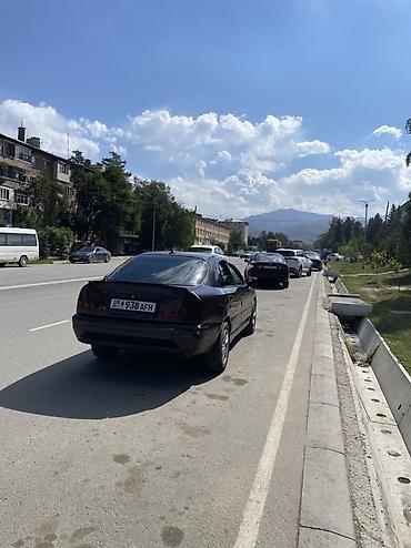 Mitsubishi Carisma: 2001 г., 1.6 л, Механика, Седан