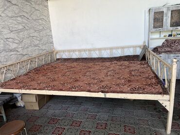 Другая мебель: Топчан в хорошем состоянии большой и удобный размер: ширина 3 метра