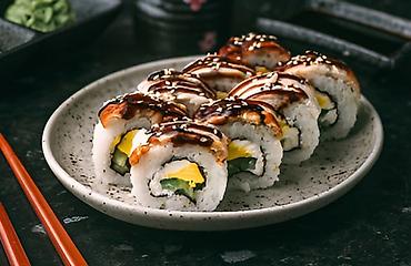 Готовые блюда, кулинария: Сеты суши и роллов - Ассорти роллов: классические, запечённые и с — 35