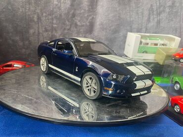 Avtomobil modelləri: Коллекционная модель Ford Mustang Shelby GT500 blue with white stripe — 13