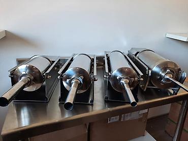 Kolbasa, sosiska aparatları: Kolbasa sosiska dolduran makina. Bu maşınlar paslanmayan poladdan — 12