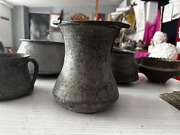 antika şamdanlar: Antik metal məmulatlar dəsti Tərkib: - 3 şamlı, dekorativ klassik — 3