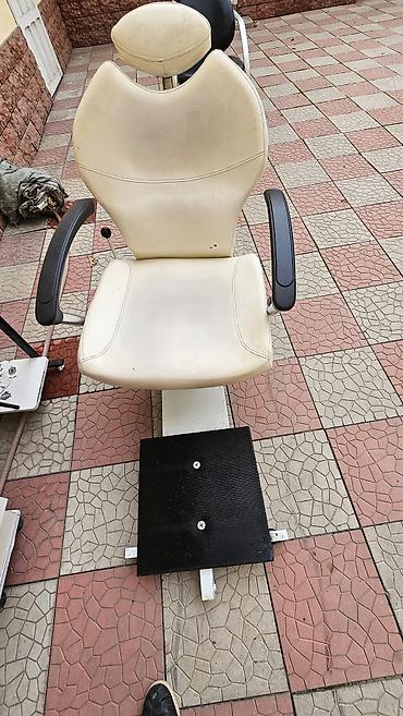 Салонные кресла: Парикмахерское оборудование комплектом: 1) Кресло парикмахерское - — 3