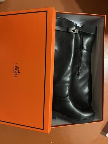 сколько стоит лоро пиано: Сапоги Hermès, модель в конном стиле. - Цвет: чёрный - Материал