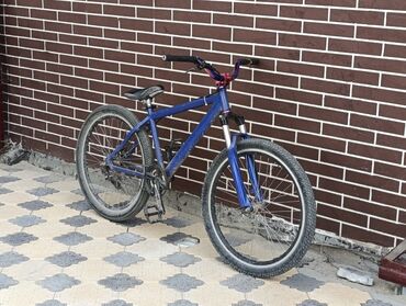 Велосипеды: Велосипед типо дёрт колёса 26 на промах рама алюминиевая вилка rst