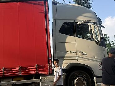 январи 5 1: Тягач, Volvo, 2016 г., Тентованный — 5