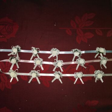 Svadbena oprema: Cvetna traka za kosu sa velom, idealna za posebne prilike. Traka je — 13