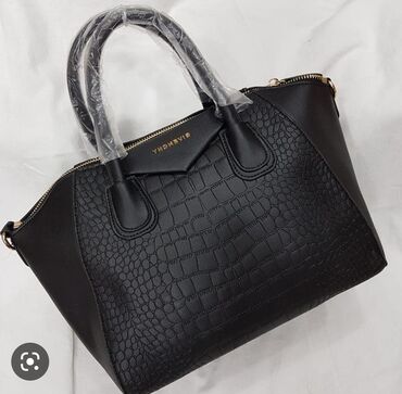 спортивная сумка бу: Сумка женская Givenchy Antigona б/у черного цвета (эко кожа) Высота