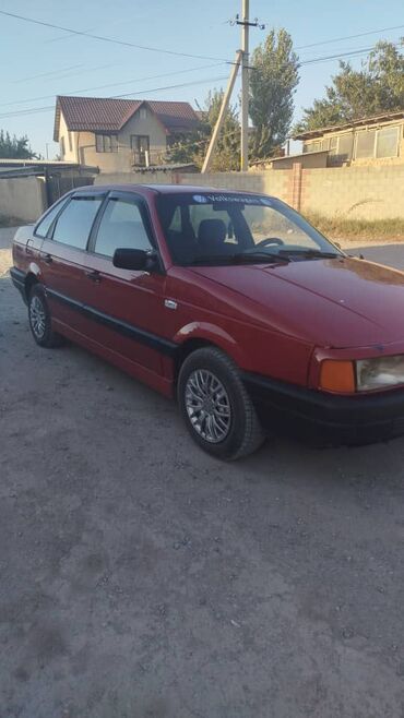 Volkswagen: Volkswagen Passat: 1988 г., 1.8 л, Механика, Бензин, Седан