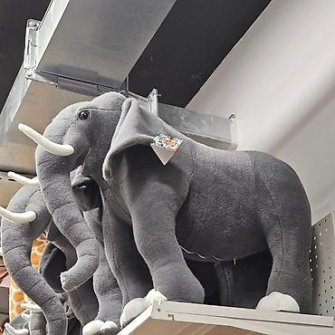 Plišane igračke: Slon igracka plisana Imamo u ponudi vece i manje Veci slon: 7200 din — 9