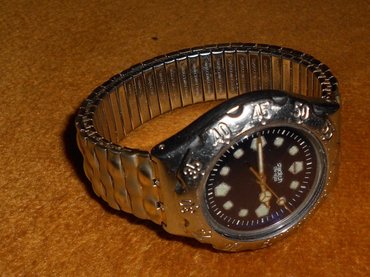 Ručni satovi: Swatch swiss electronic ručni sat. Boja: srebrna. Narukvica na