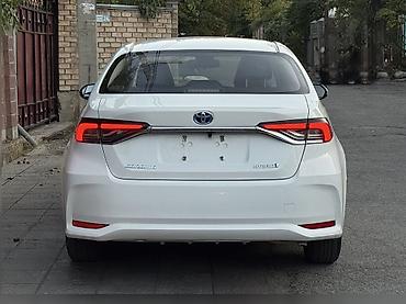 Toyota: Toyota Corolla: 2021 г., 1.8 л, Вариатор, Гибрид, Седан — 4