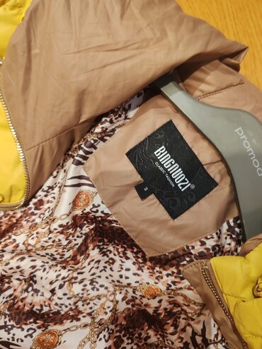 Kurtkalar: Porom butikdən alınıb 80man, S razmerdi, 3-4 dəfə geyinilib.Övladıma — 8