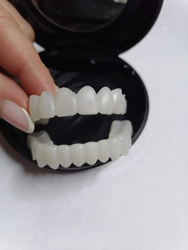 Ostalo: Snap on Smile navlake za zube 
Cena:3600din/par gornja i donja — 6