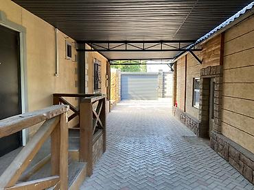 Продажа коттеджей и домов: Продается резиденция в районе «Ново-Покровка». 📕 18 соток участок по — 11