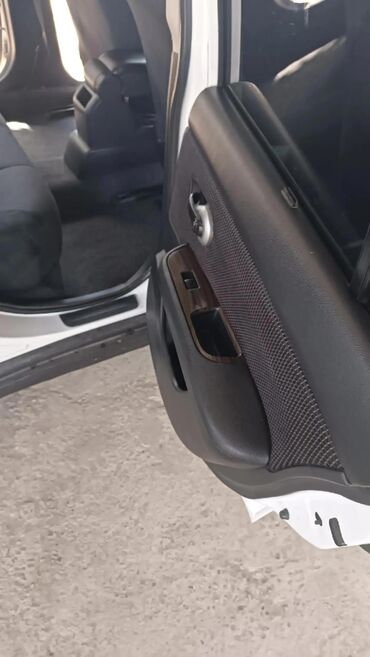 Nissan: Nissan Tiida: 1.8 l | 2011 il Sedan — 8